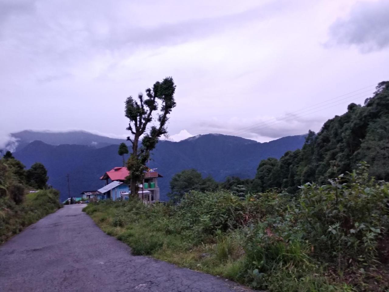Tibet Homestay Rishop Exterior foto